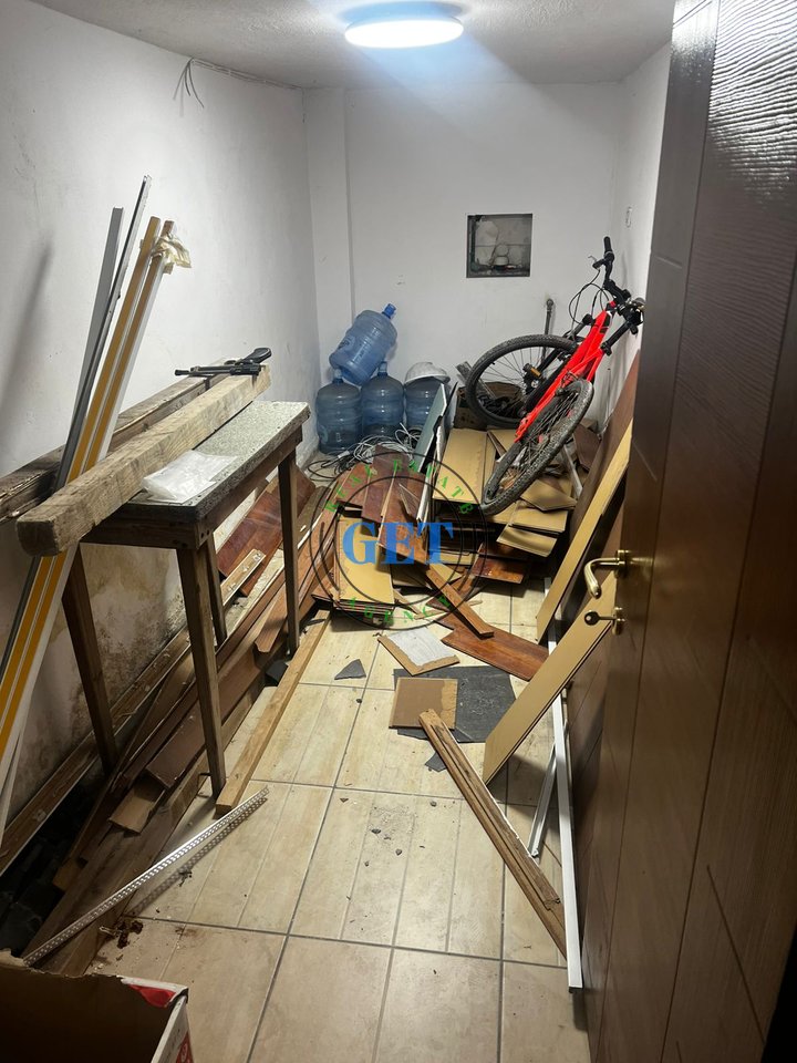 Jepet me qira, Ambient Biznesi ,Perballe Galaktikut, Durrës