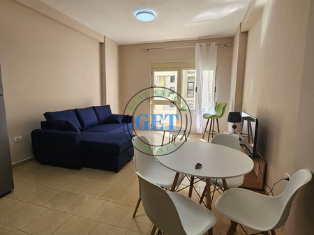 Shitet Garsoniere, pranë Hotel Adriatik, Plazh, Durrës