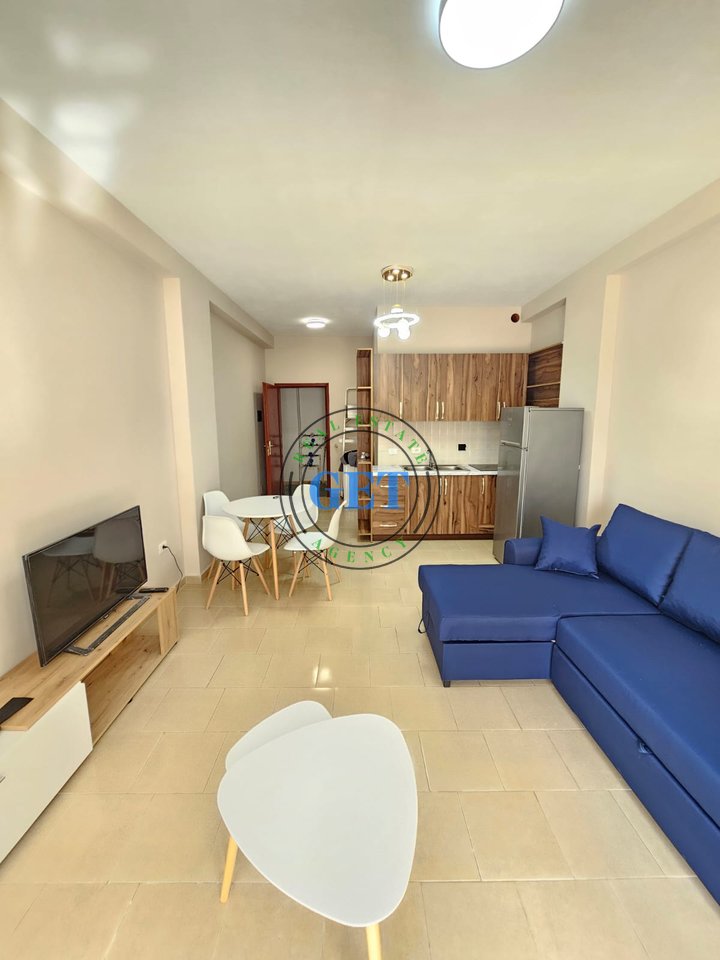 Shitet Garsoniere, pranë Hotel Adriatik, Plazh, Durrës