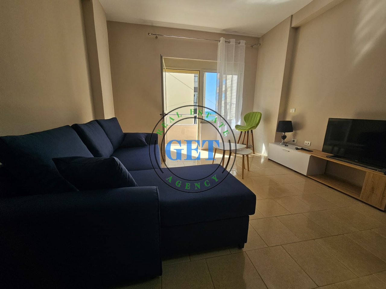 Shitet Garsoniere, pranë Hotel Adriatik, Plazh, Durrës