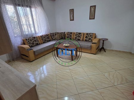 Jepet me qira kati i dytë i një shtëpie private 2+1, pranë Vala Park, Durrës!