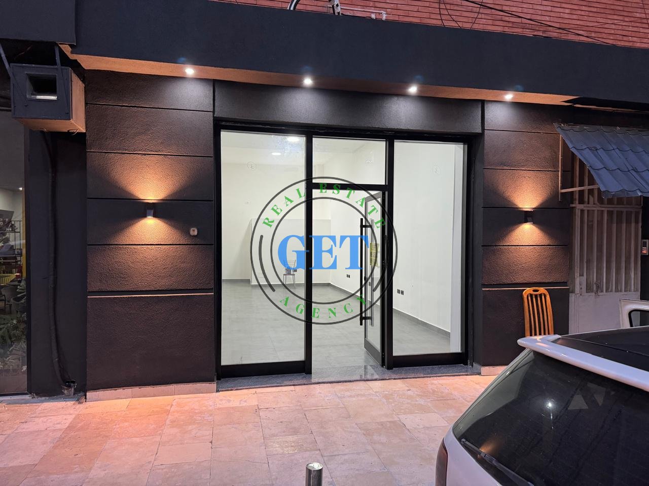 Jepet me qira ambient biznesi ,Extra market, Durrës