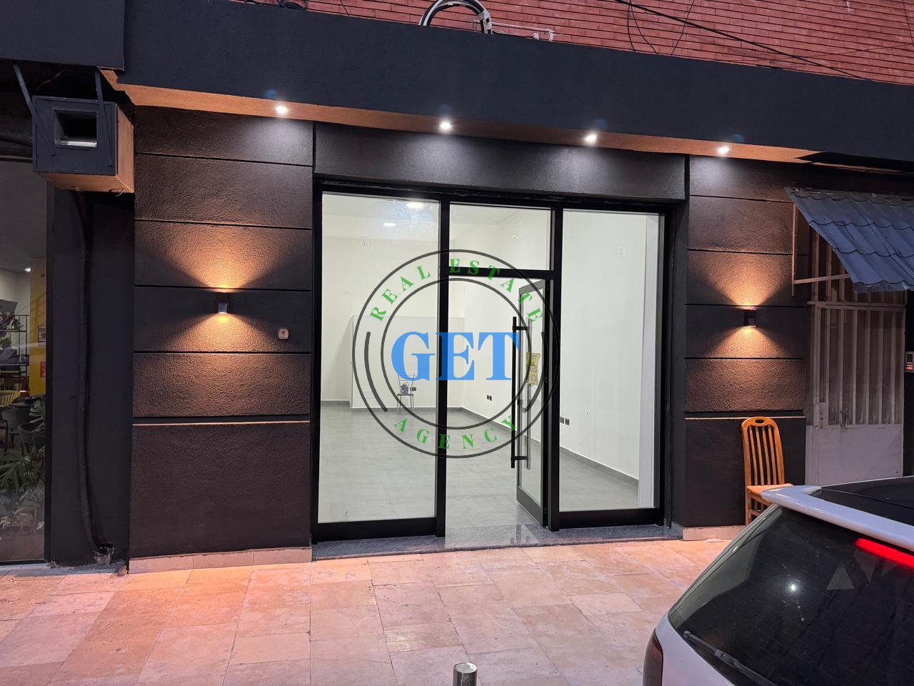 Jepet me qira ambient biznesi ,Extra market, Durrës