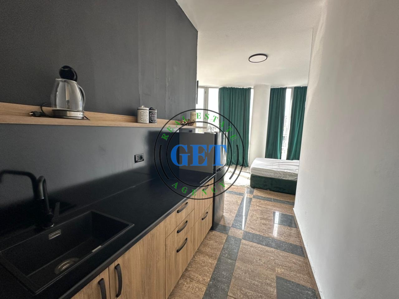 Shitet Garsoniere, Plazh Hekurudha, Durrës!