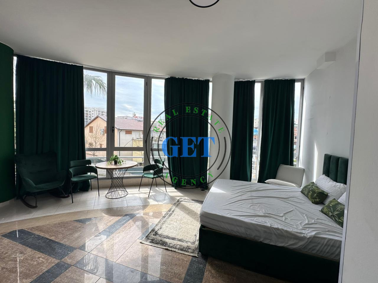 Shitet Garsoniere, Plazh Hekurudha, Durrës!