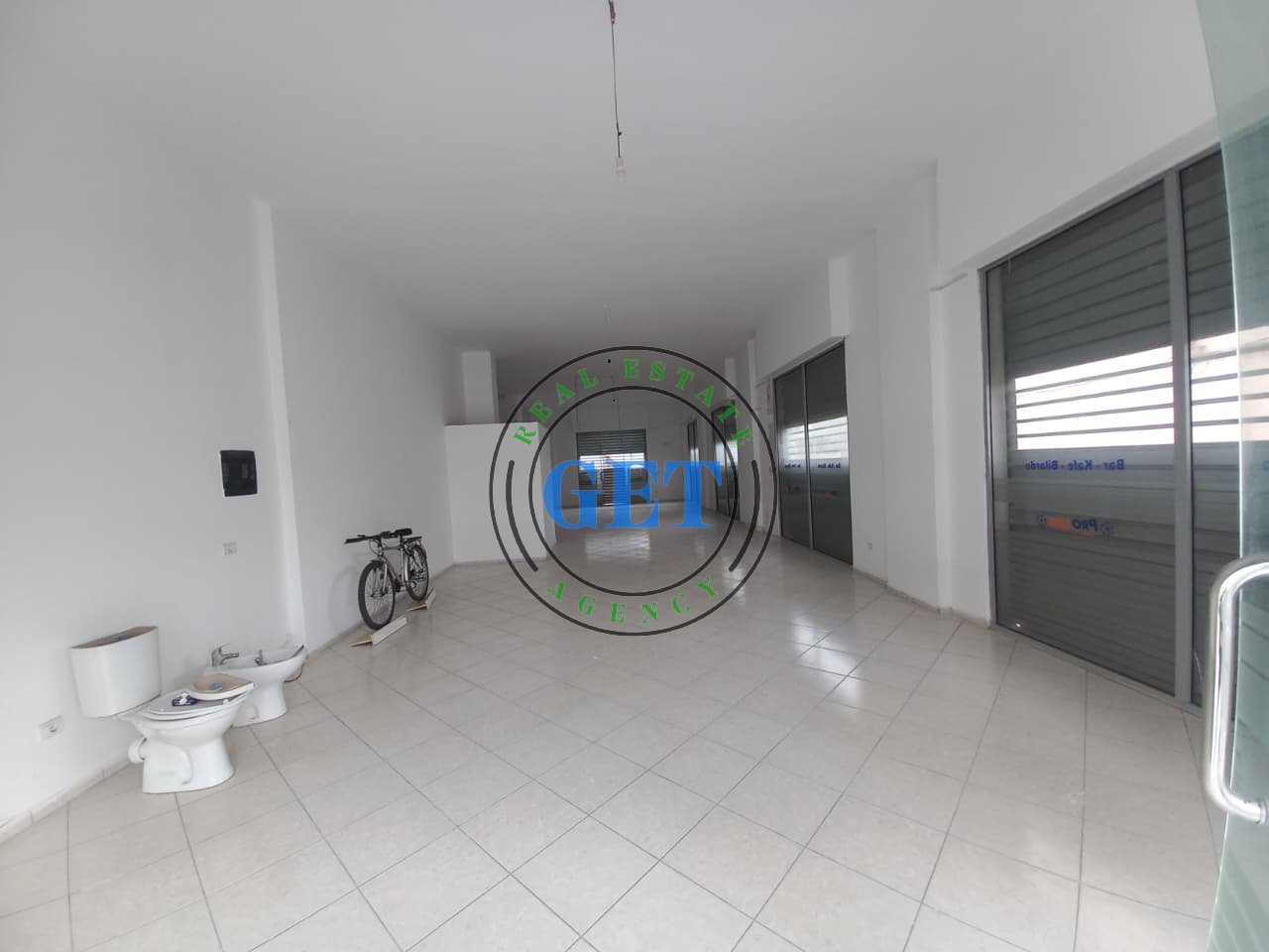 Jepet me Qira Ambient Biznesi, Fusha e Rërës, Durrës!