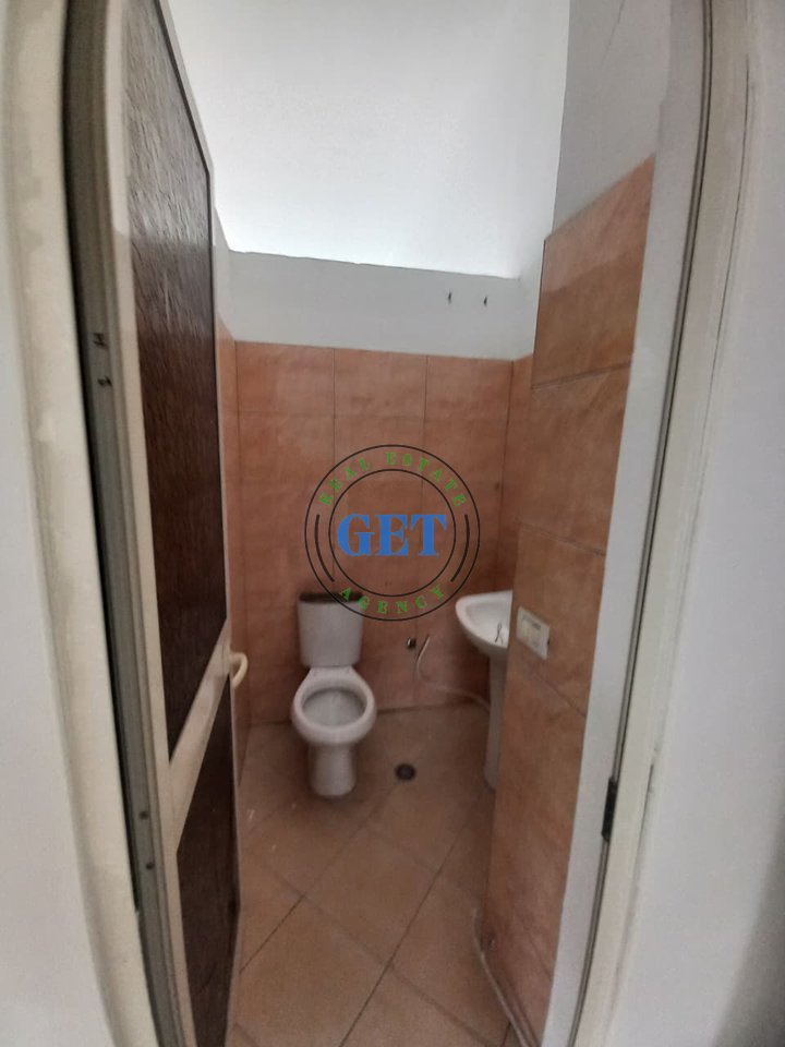 Jepet me Qira Ambient Biznesi, Fusha e Rërës, Durrës!