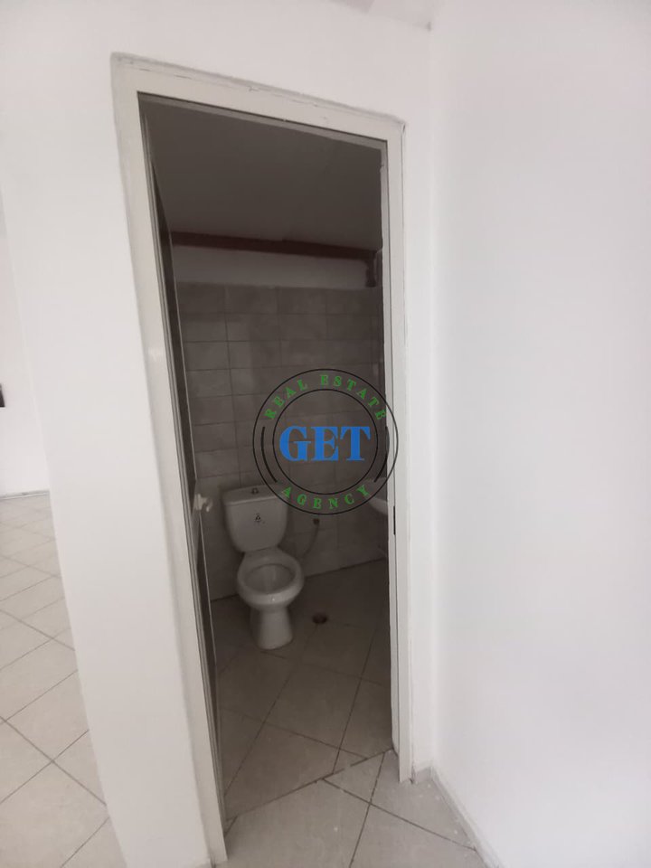 Jepet me Qira Ambient Biznesi, Fusha e Rërës, Durrës!