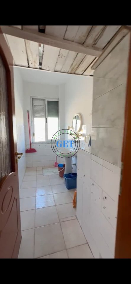 Shitet Apartament 3+1+2 ballkone , Zjarrefiksja, Durrës!