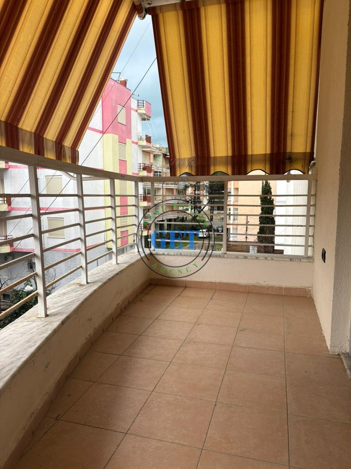 Shitet Apartament 2+1, Pishat e buta,Golem,Durrës.