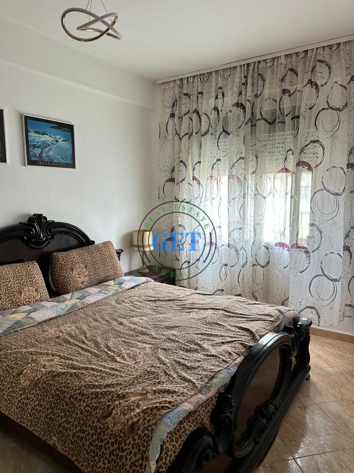 Jepet me qira, apartamente 1+1,pranë Shkollës “Bajram Curri”, Plazh, Durrës