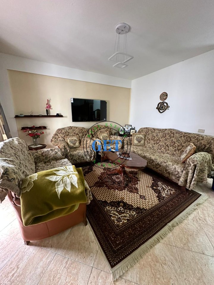 Jepet me qira, apartamente 1+1,pranë Shkollës “Bajram Curri”, Plazh, Durrës