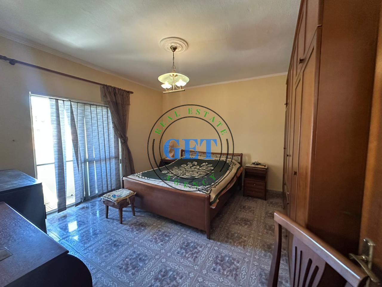 For sale: 3rd floor of a private house, Museum, Durres.