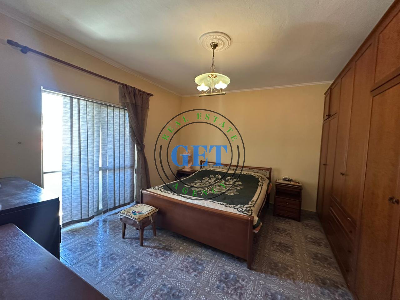 For sale: 3rd floor of a private house, Museum, Durres.