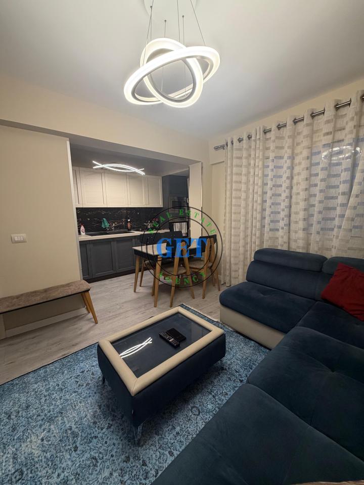 Jepet me Qira Apartament 2+1 | Rruga e Portit, Durrës