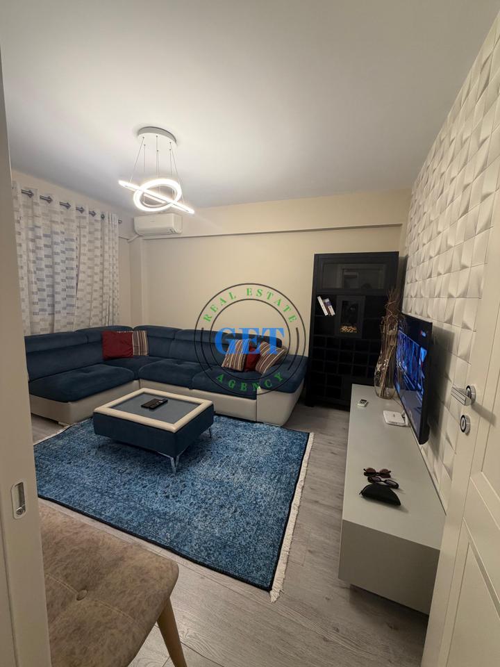 Jepet me Qira Apartament 2+1 | Rruga e Portit, Durrës
