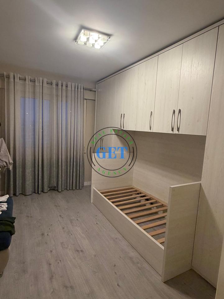 Jepet me Qira Apartament 2+1 | Rruga e Portit, Durrës