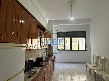 Shitet Apartament 2+1 | Muzeumi, Durrës
