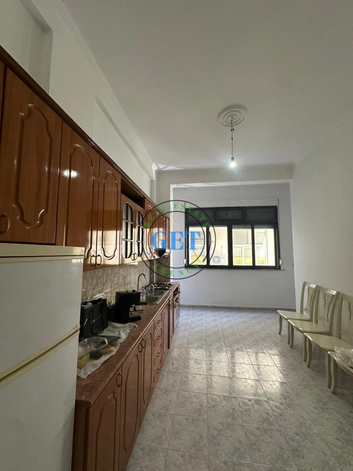 Shitet Apartament 2+1 | Muzeumi, Durrës