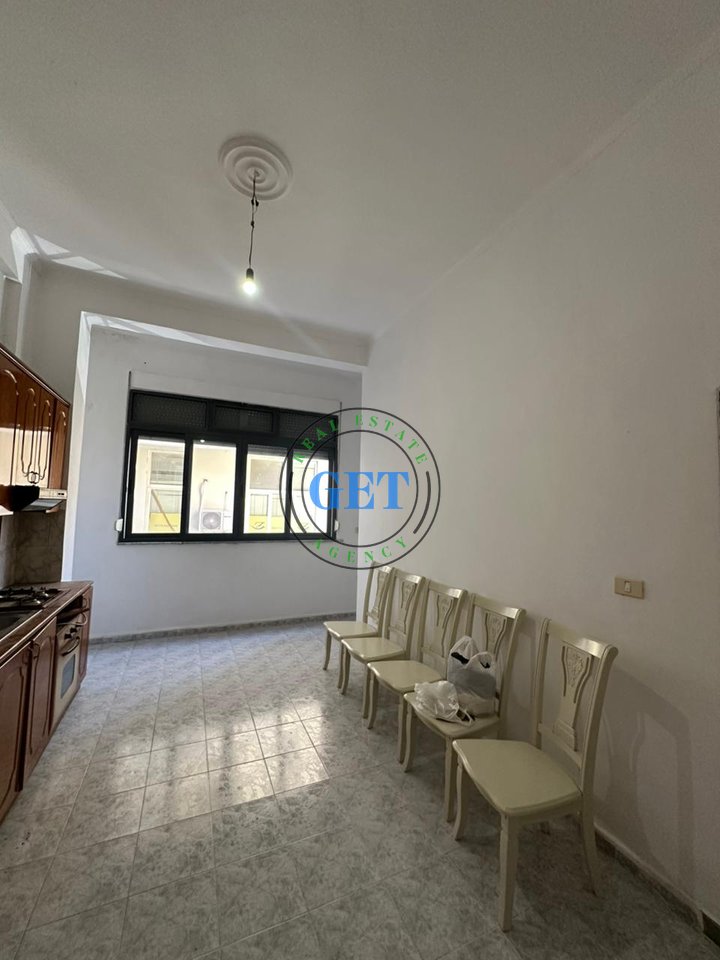 Shitet Apartament 2+1 | Muzeumi, Durrës