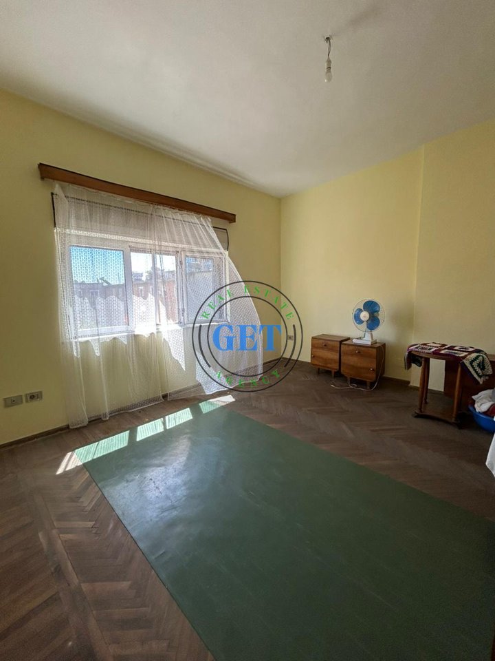 Shitet Apartament 2+1 | Ish Rajoni i Policisë , Durrës
