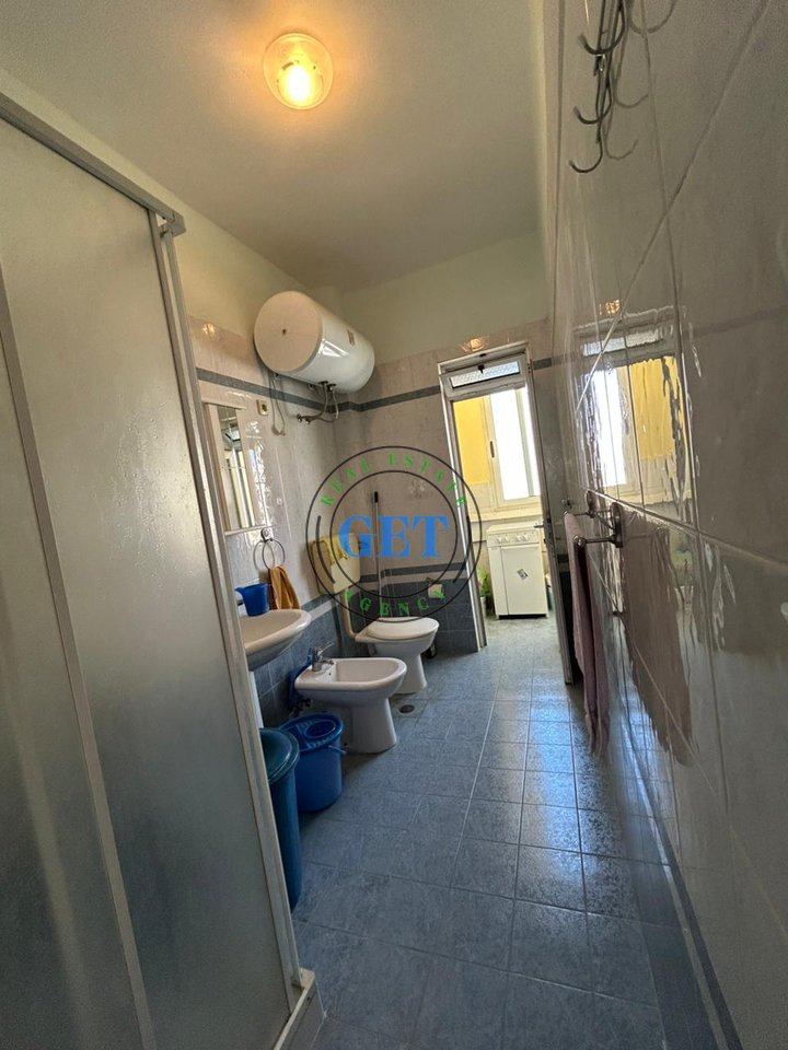 Shitet Apartament 2+1 | Ish Rajoni i Policisë , Durrës