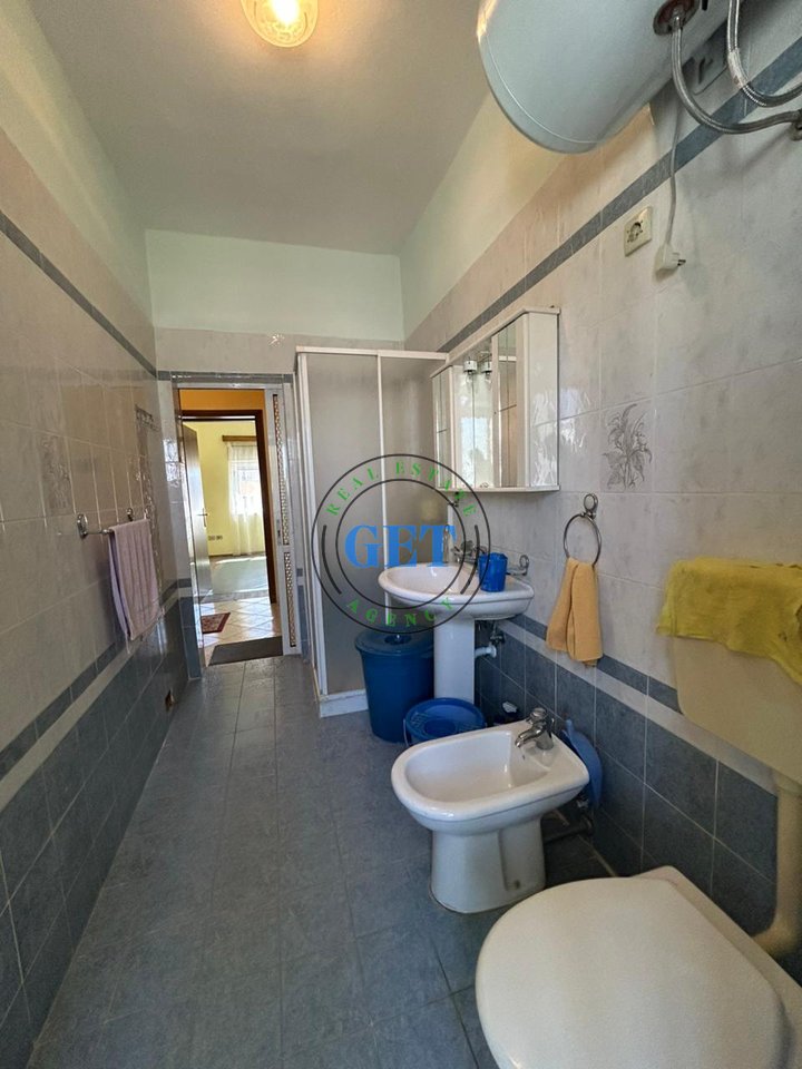 Shitet Apartament 2+1 | Ish Rajoni i Policisë , Durrës