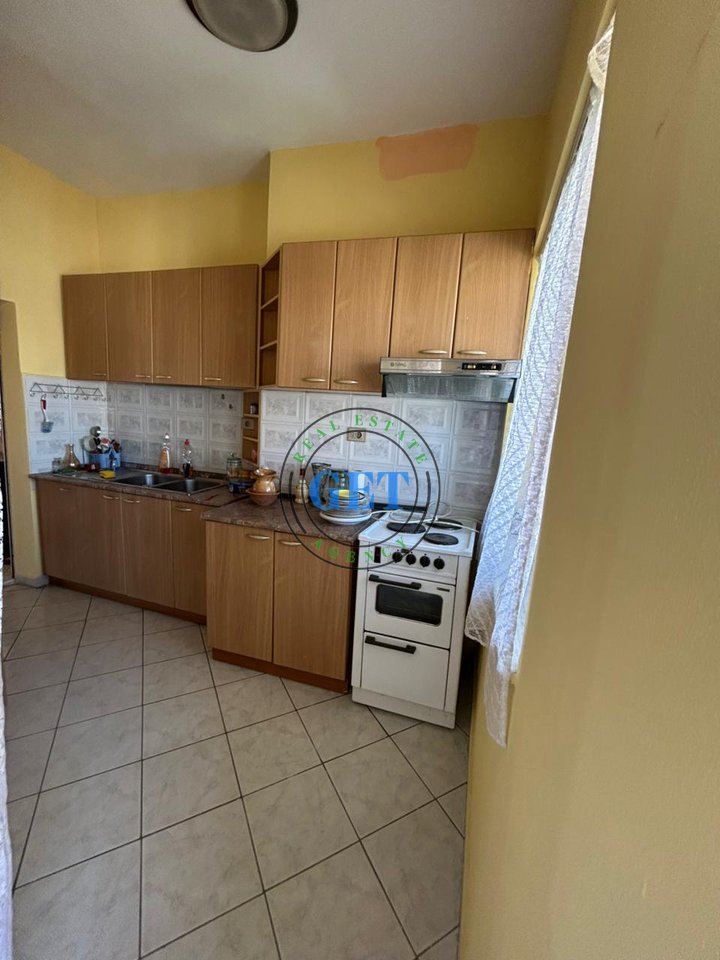 Shitet Apartament 2+1 | Ish Rajoni i Policisë , Durrës
