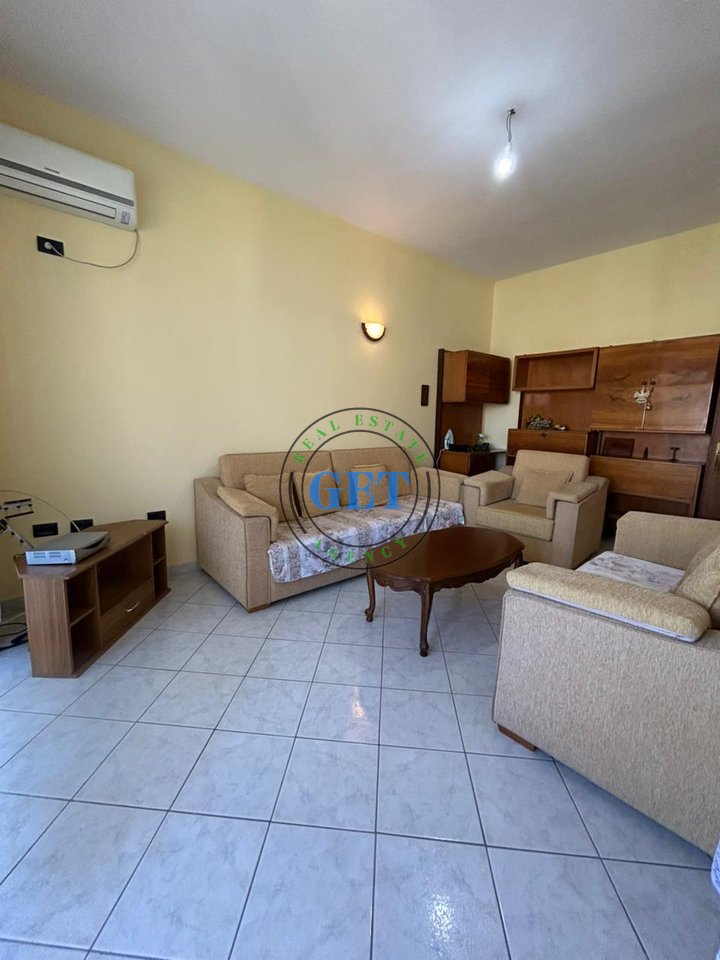 Shitet Apartament 2+1 | Ish Rajoni i Policisë , Durrës