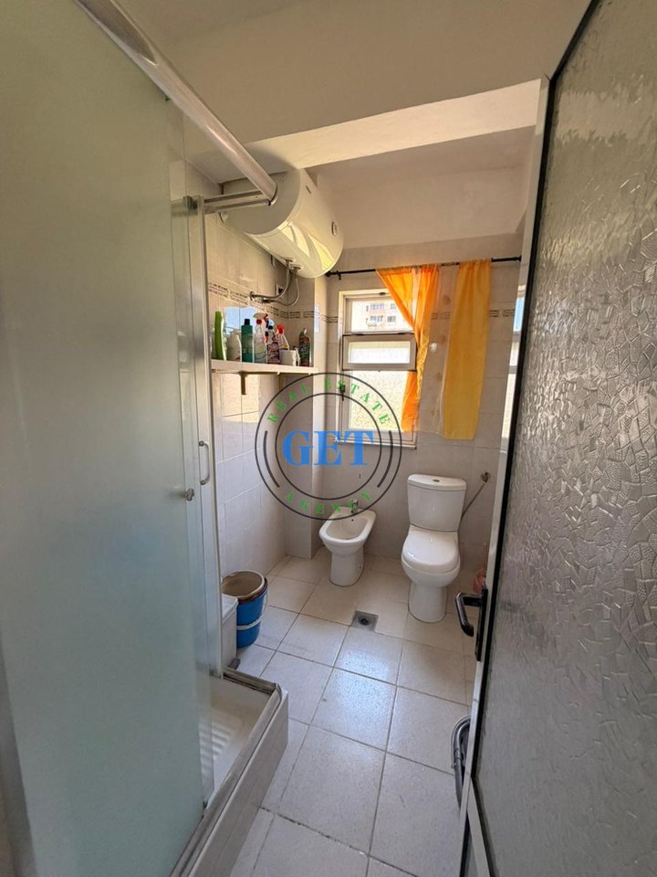 Shitet Apartament 2+1+2 ballkone | Kryqi i Kuq, Durrës