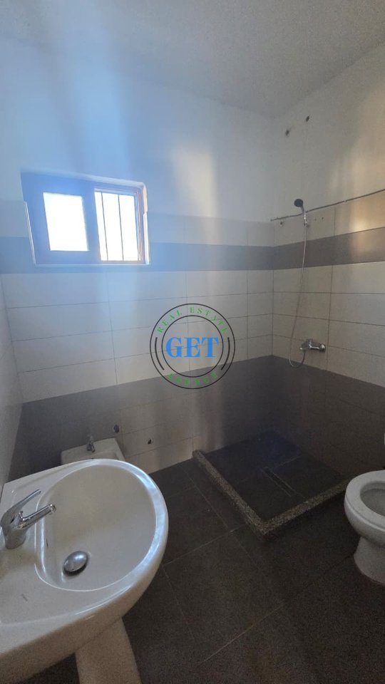 Jepet me Qira Kati i Parë i një Shtëpie Private 2+1 | Kënetë, Durrës