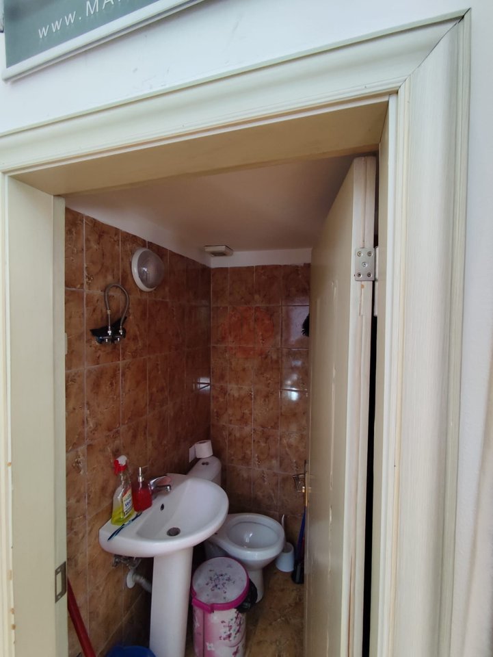 Locale Commerciale in Affitto a Zogu i Zi, Tirana - 450€