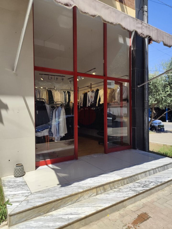 Locale Commerciale in Affitto a Zogu i Zi, Tirana - 450€
