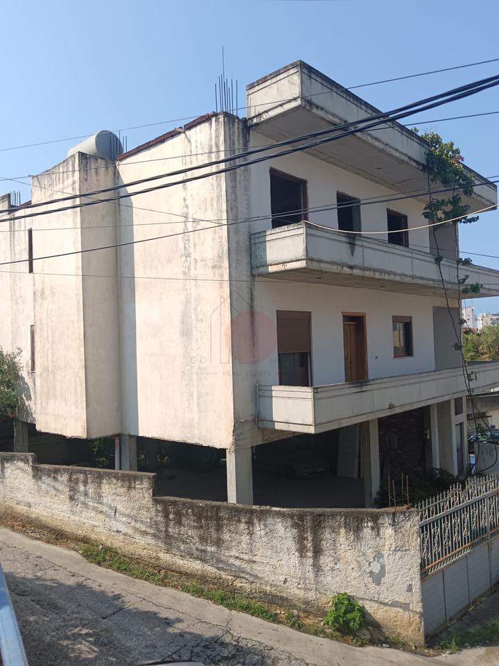 Vilë 3+1+2 në shitje në Arapaj, Durrës - 160,000€ | 232 m²
