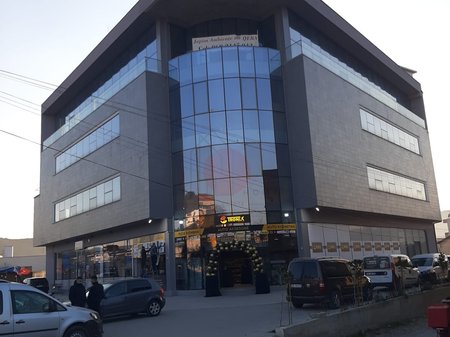 Locale in affitto 1150m² | 2° piano (sopra abitazione) | Kombinat, vicino a SPAR | 3000€/mese