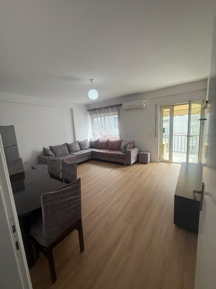 🏡 Shitet Apartament 1+1 | 72.5 m² | 165,000 €
📍 Rruga Ndre Mjeda, pranë Report Tv.