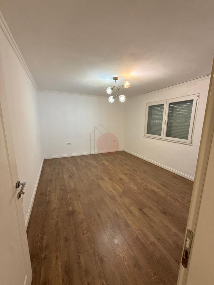 🏢 3+1 apartment for rent (empty) – business use only / 📍 Mine Peza / 💰 Price: 75,000 lek/month (net)