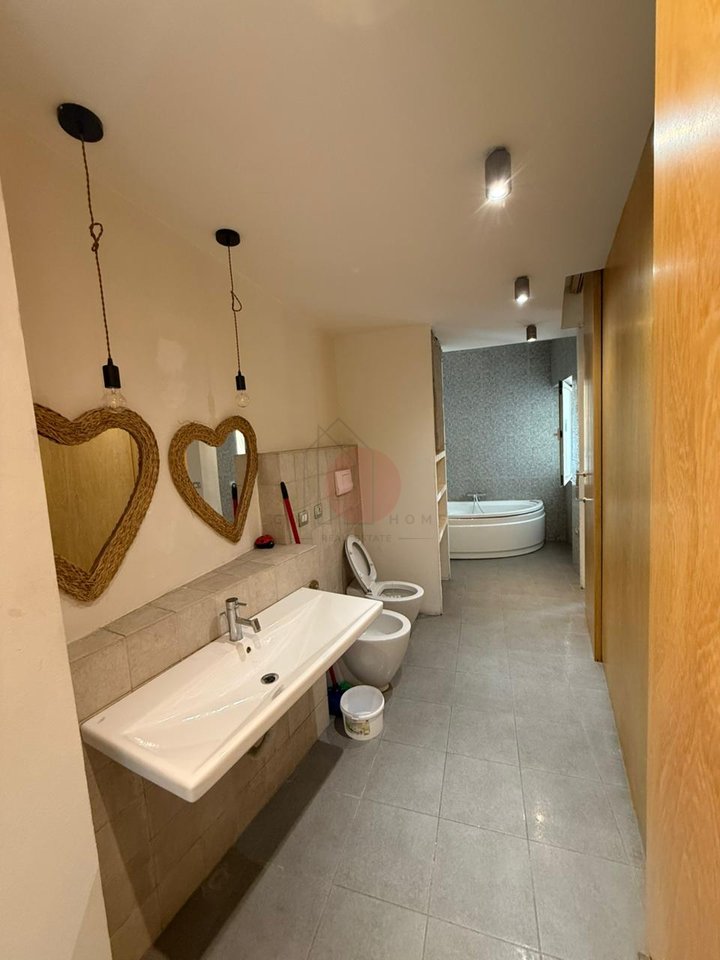 🏡 Shitet apartament 2+1+2 tualete + 2 ballkone – Zogu i Zi (Logos)