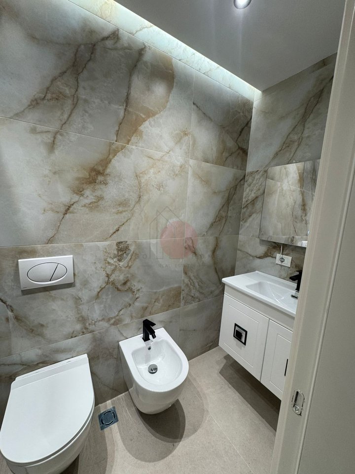 Apartment 1+1 + balcony for sale – Muhamet Gjollesha Street, near Bar Dubai (ALI DEMI) | 3rd floor, 5-story building | Net area 41 m² | Fully furnished | Price 125,000 € | With property title deed