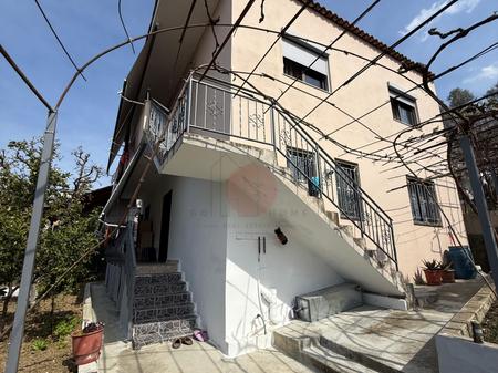2-Story House for Sale + Land | Shkozë (near Elite Palace) Land area: 298 m² Building area: 81.1 m² 💰 Price: 25,000,000 lek