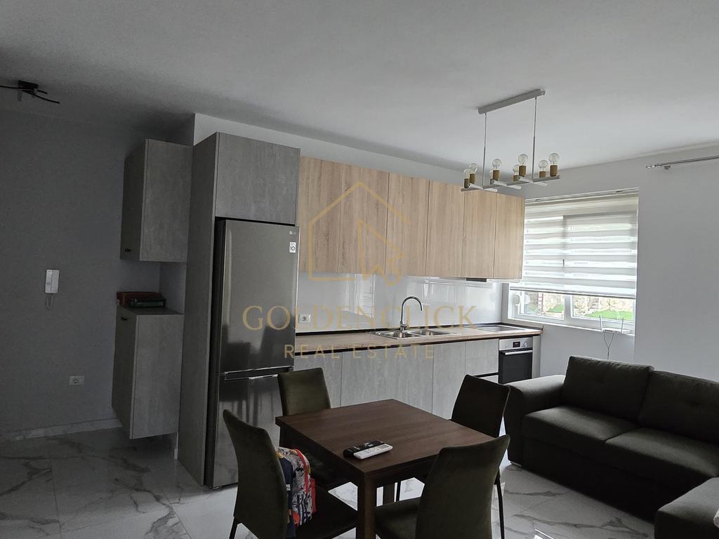 Jepet me qera apartamenti 2+1 Liqeni i Thate