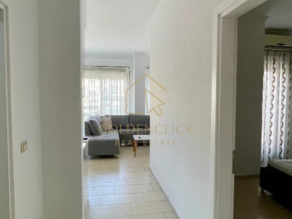 Jepet me qira Apartament 1+1 tek Rruga e Kavajës!
