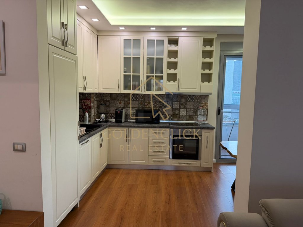 JEPET ME QIRA APARTAMENT 2+1 – PRANË RADISSON, TIRANË