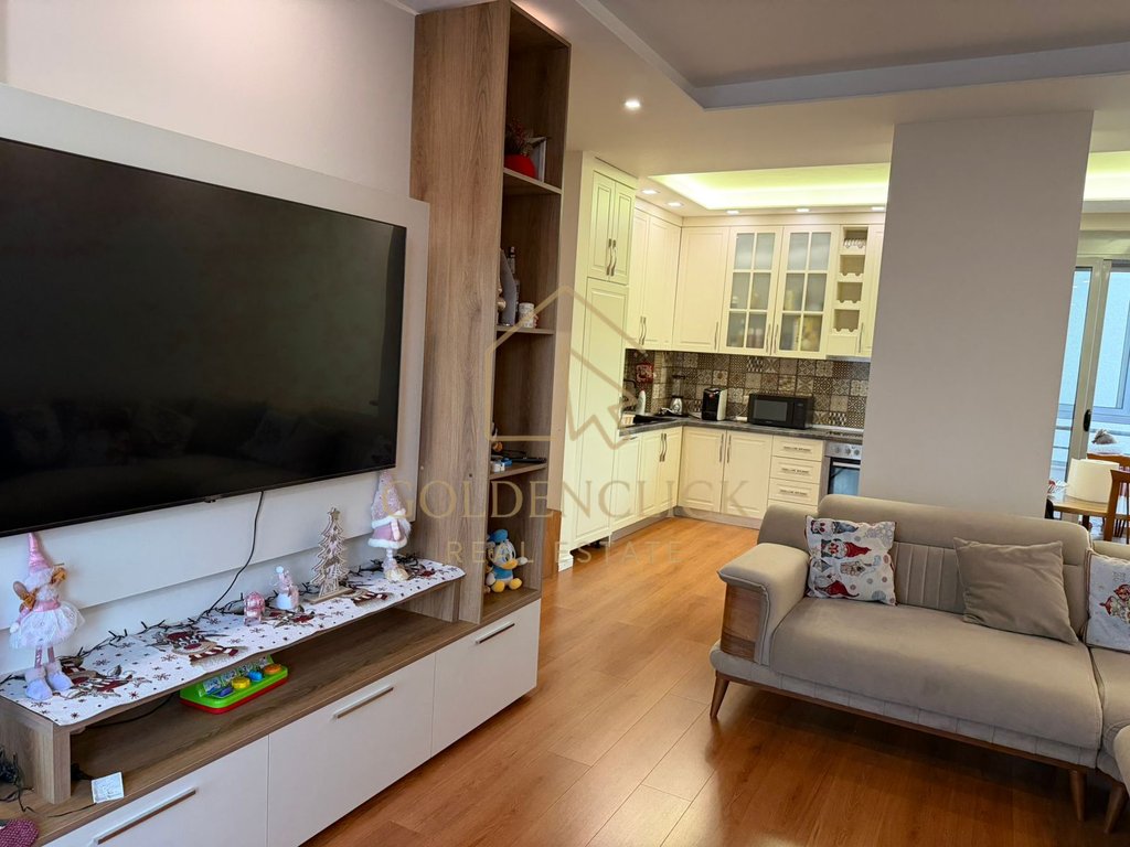 JEPET ME QIRA APARTAMENT 2+1 – PRANË RADISSON, TIRANË