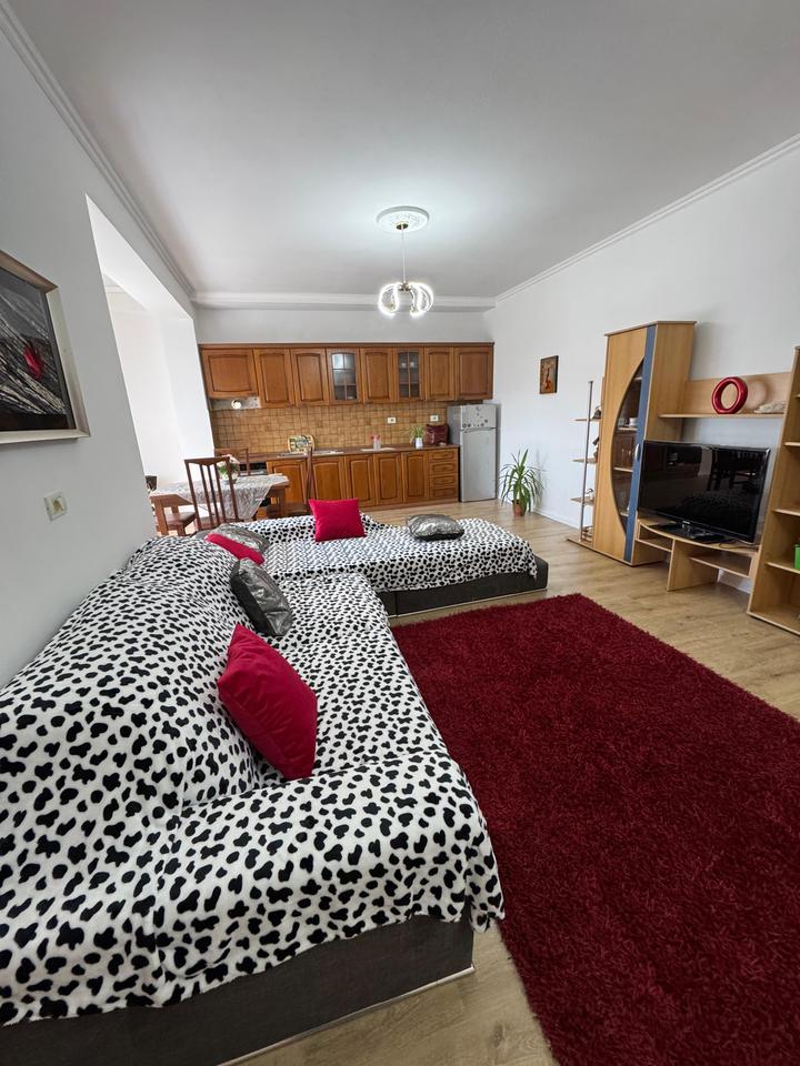 OKAZION! APARTAMENT 2+1 NË SHITJE – 5 MAJI, PRANË SHKOLLËS “TIRANA JONE”
