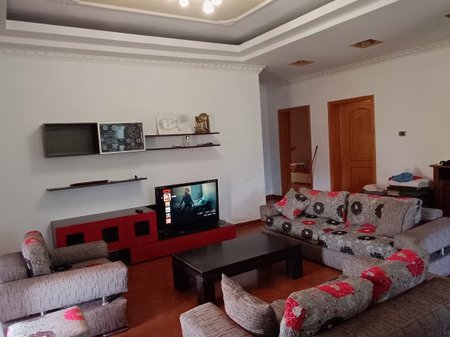 JEPET ME QIRA APARTAMENT 3+1 + ANEKS + 2 BALLKONE – ALI DEMI (RR. HYSEN LOCI)