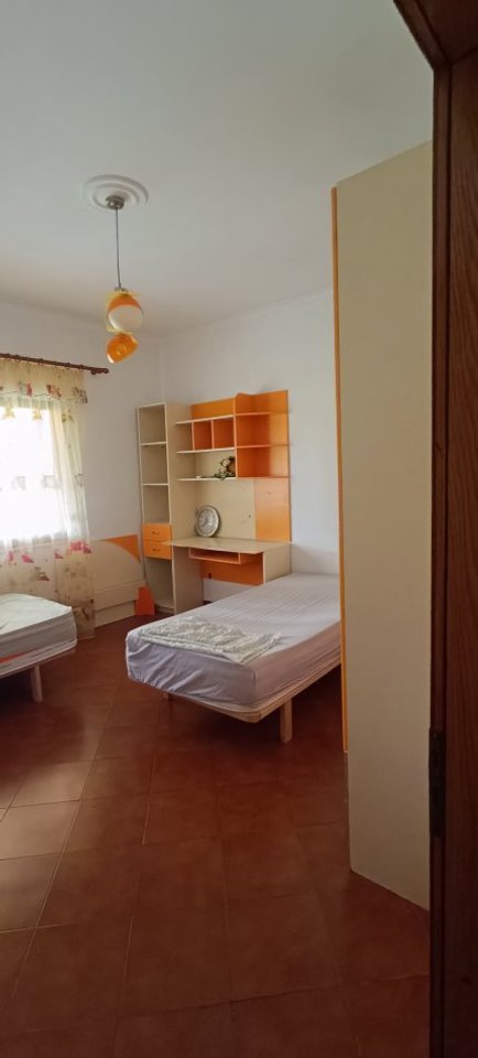 JEPET ME QIRA APARTAMENT 3+1 + ANEKS + 2 BALLKONE – ALI DEMI (RR. HYSEN LOCI)