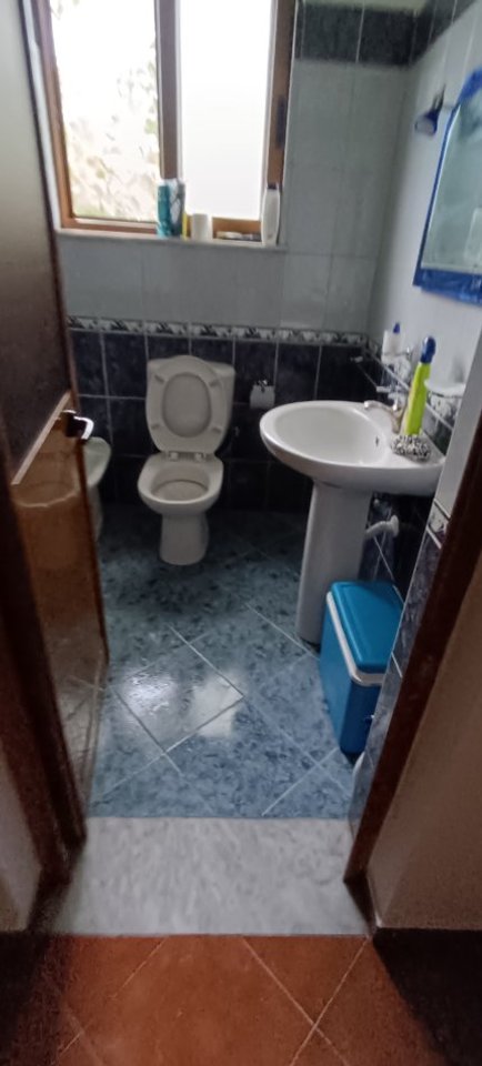 JEPET ME QIRA APARTAMENT 3+1 + ANEKS + 2 BALLKONE – ALI DEMI (RR. HYSEN LOCI)