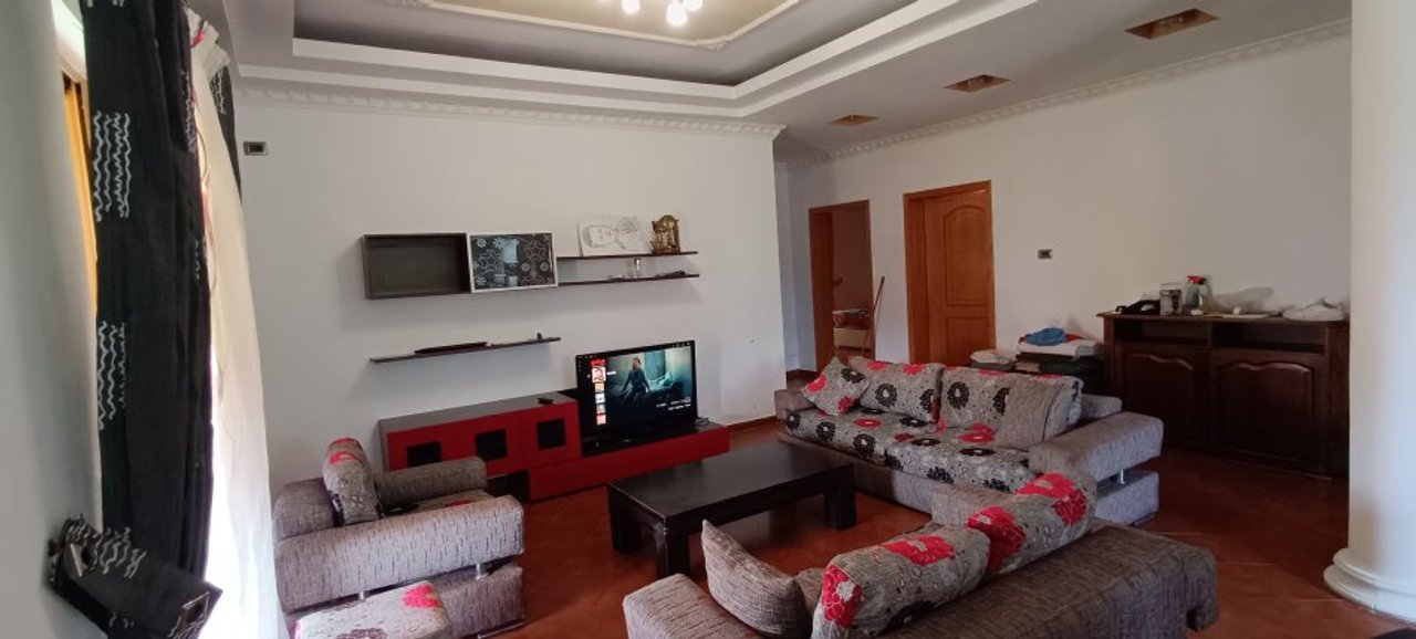 JEPET ME QIRA APARTAMENT 3+1 + ANEKS + 2 BALLKONE – ALI DEMI (RR. HYSEN LOCI)