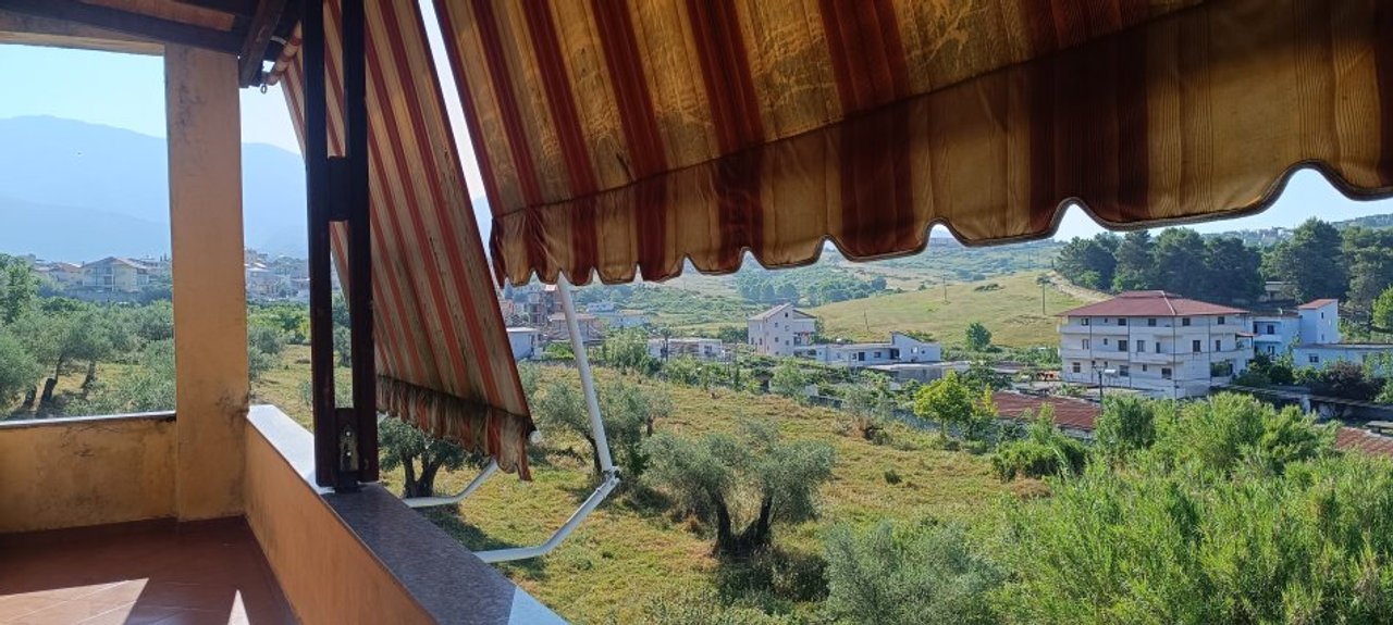 JEPET ME QIRA APARTAMENT 3+1 + ANEKS + 2 BALLKONE – ALI DEMI (RR. HYSEN LOCI)